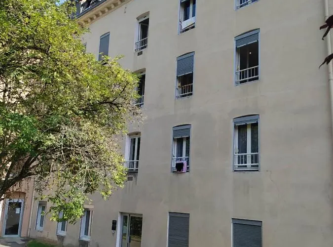 Joli Au Centre D'uriage 아파트