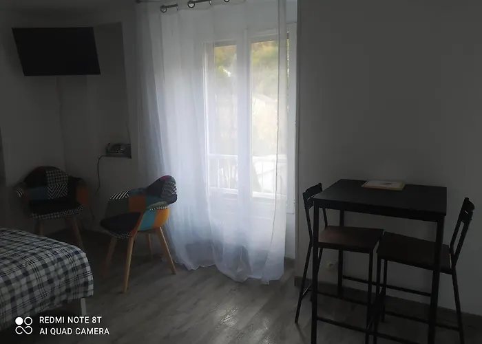 Joli Au Centre D'uriage 아파트